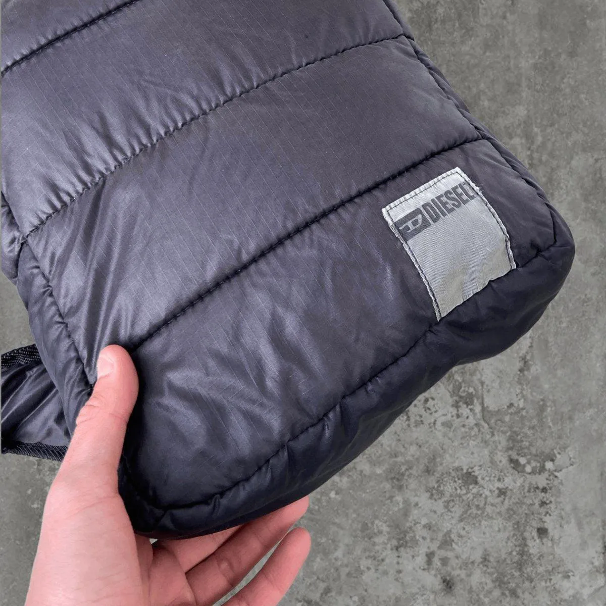 00'S DIESEL PUFFER SLING BAG