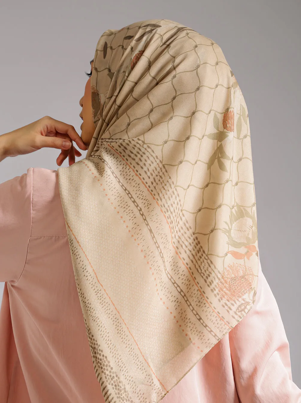 CAELIA SCARF ALMOND