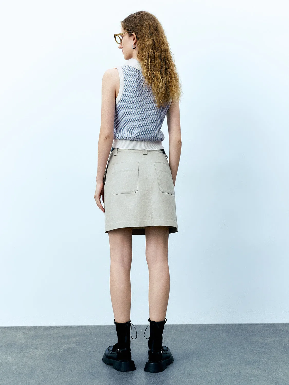 Collared Neck Knitted Skinny Vest