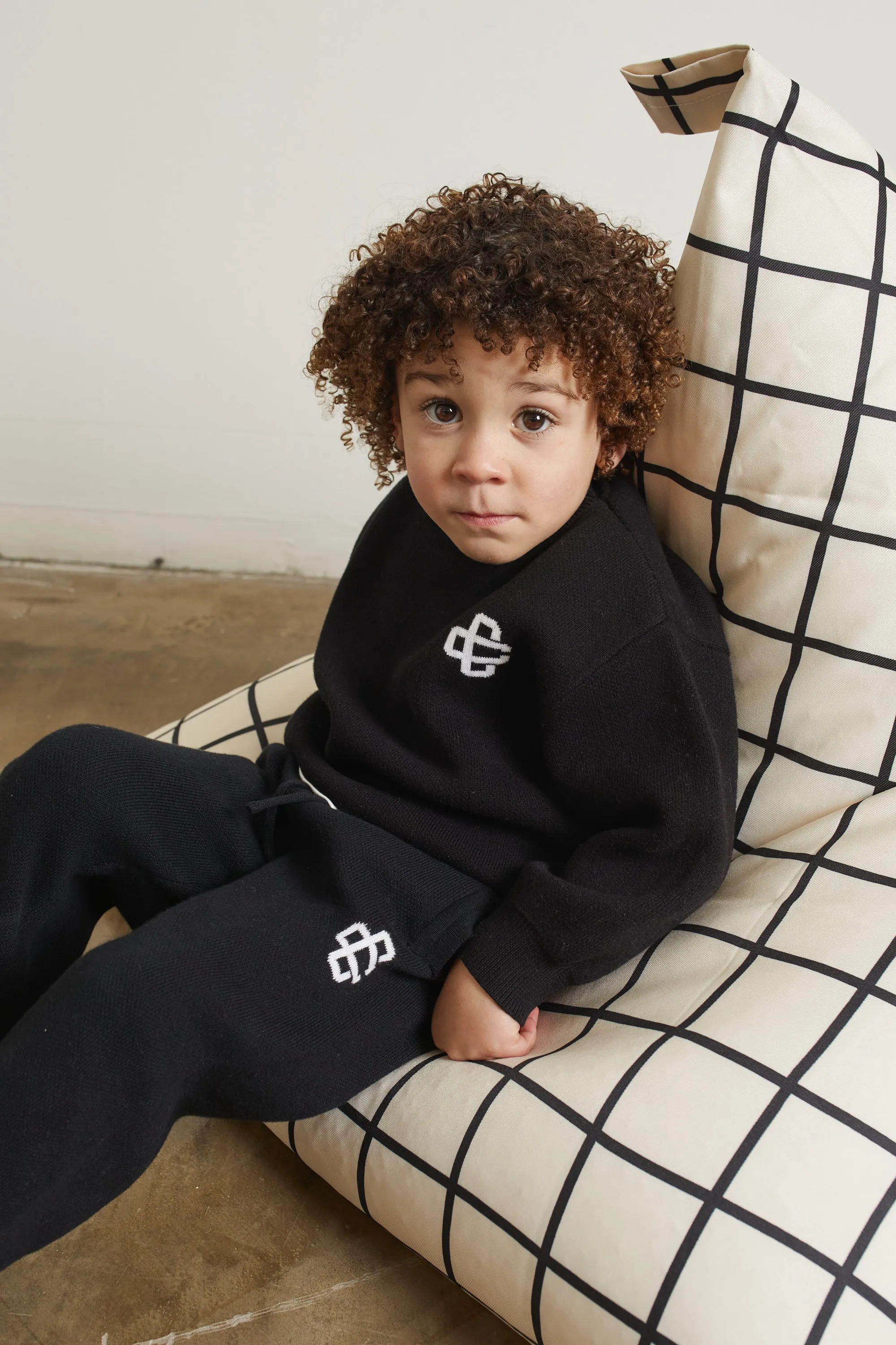 KIDS KNITTED EMBLEM JOGGER - BLACK