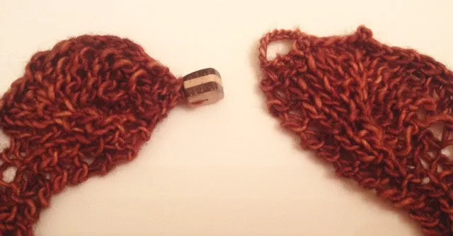 "Leaves", a knitted necklace pattern